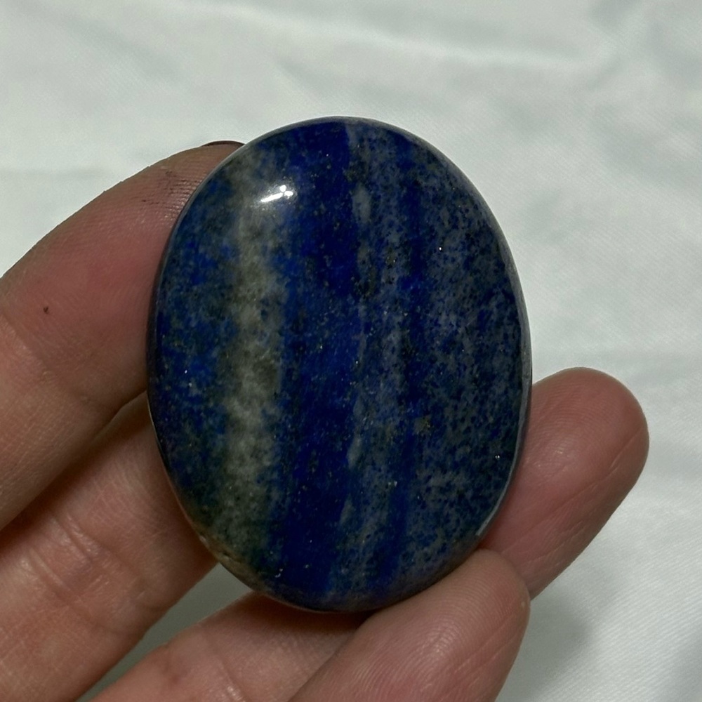Lapis lazuli palm stone - Picture 9 of 13